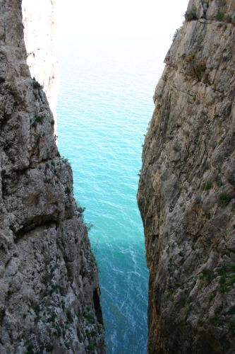 a view of the ocean from a cliff at La Maison Galu' in Itri