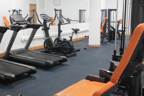 Fitness centrum a/nebo fitness zařízení v ubytování Advise Hotels Reina