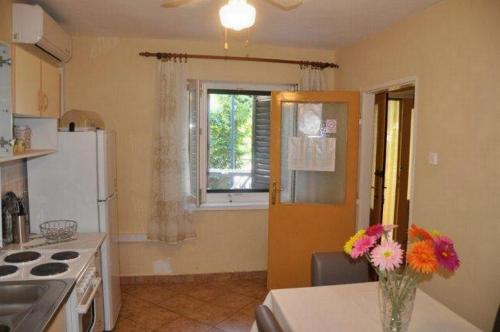 Apartments Mericaにあるキッチンまたは簡易キッチン