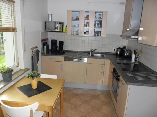 Kuchyň nebo kuchyňský kout v ubytování Ferienwohnung Haus Kloosterman