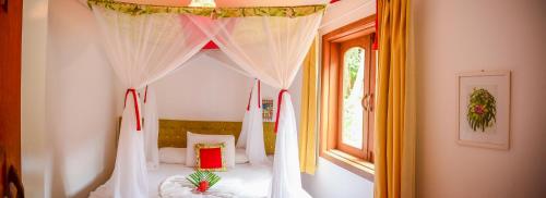Säng eller sängar i ett rum på Mar Paraíso Hotel