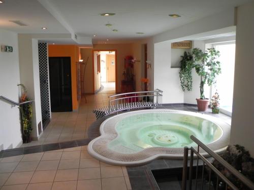 a hot tub in the middle of a room at Premium Wanderhotel Steirerhof in Schladming