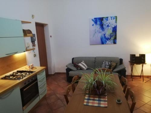 A kitchen or kitchenette at Guglielmo room's B&B