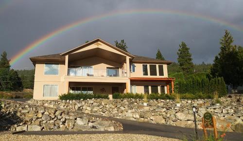 Above Naramata Bed & Breakfast – Photos 2