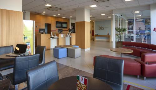 ibis Contagem Ceasa tesisinde lounge veya bar alanı