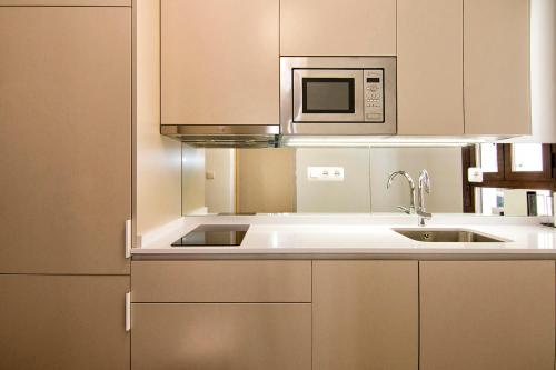 Kuchyň nebo kuchyňský kout v ubytování Gran Vía Luxury 3BR