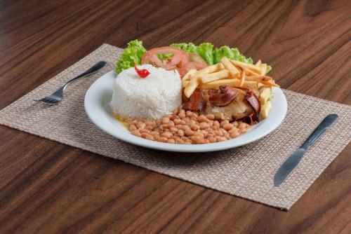 Makanan di atau berdekatan hotel