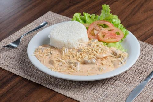 Makanan di atau berdekatan hotel