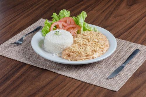 Makanan di atau berdekatan hotel