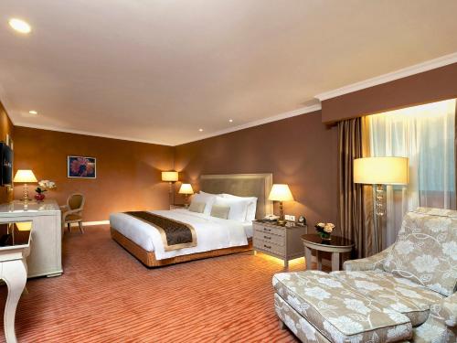 Кровать или кровати в номере Similan Hotel Zhuhai-Gongbei Port