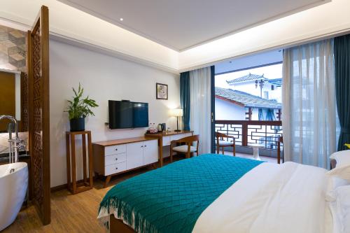 Ένα ή περισσότερα κρεβάτια σε δωμάτιο στο All Seasons Lodge Breakfast&Lift&Free Laundry and English Service