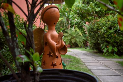 a small figurine of a person holding a basketball at Club do Balanço Pousada e Restaurante in Morro de São Paulo