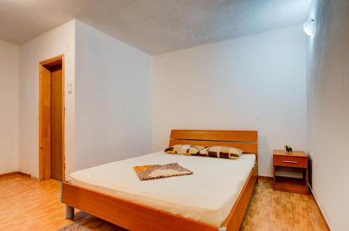 Säng eller sängar i ett rum på Apartments Radost