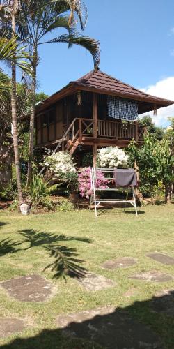 a house with a bench in front of it at ESA di Kubu Homestay in Singaraja