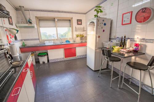 A kitchen or kitchenette at Oporto Sky Hostel