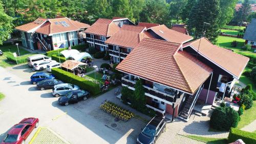an overhead view of a house with cars parked in a parking lot at Vila Baldininkas in Neringa