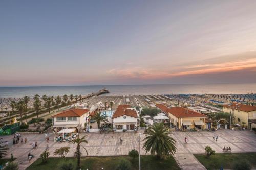 an aerial view of a beach with houses and the ocean at Grand Hotel & Riviera in Lido di Camaiore