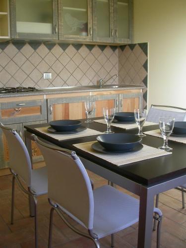 a table with plates and glasses on it in a kitchen at Casavacanze Sant'Eugenia in Attigliano