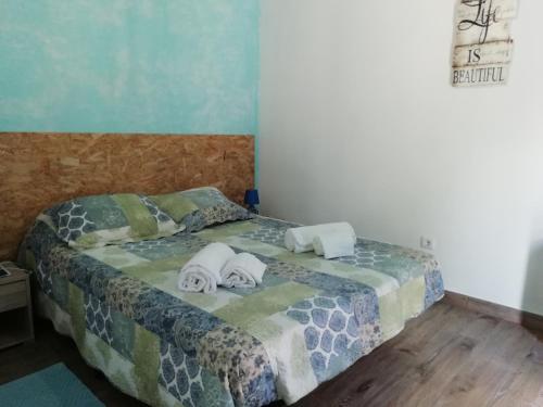 מיטה או מיטות בחדר ב-Villa Gonçalo