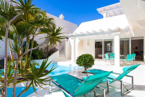 Bazén v ubytovaní KATIS Villas Boutique in Bahiazul alebo v jeho blízkosti