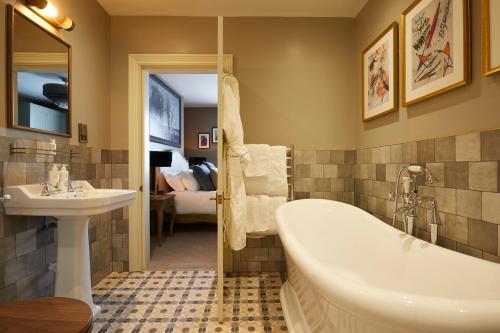 Broad Street Townhouse tesisinde bir banyo