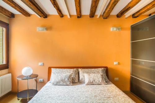 Postel nebo postele na pokoji v ubytování Venice Little Canal