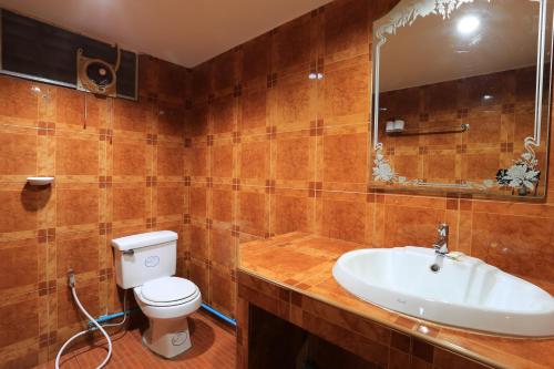 Bilik mandi di The Siam Guest House - SHA Extra Plus