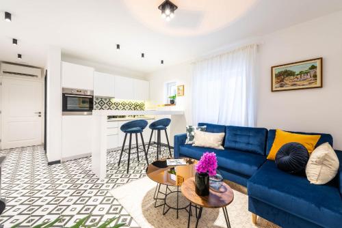 Sun and stone apartment