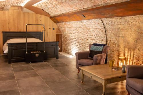 a room with a bed and a table and chairs at Zeeuws onder-onsje in Middelburg