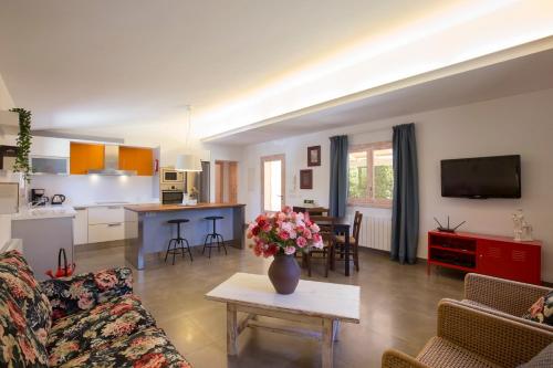 Kuchyň nebo kuchyňský kout v ubytování Villa Ca'n Lluis - La Goleta Hotel de Mar & Villas