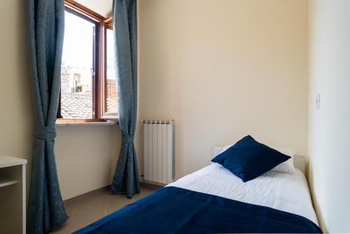 Postel nebo postele na pokoji v ubytování Minerva Monks Inn