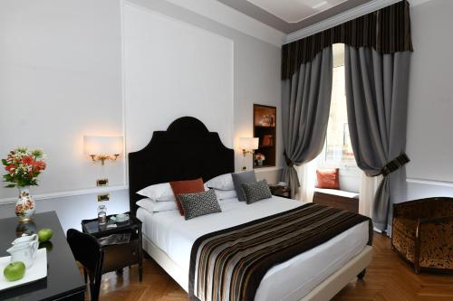 
A bed or beds in a room at Bettoja Hotel Massimo d'Azeglio
