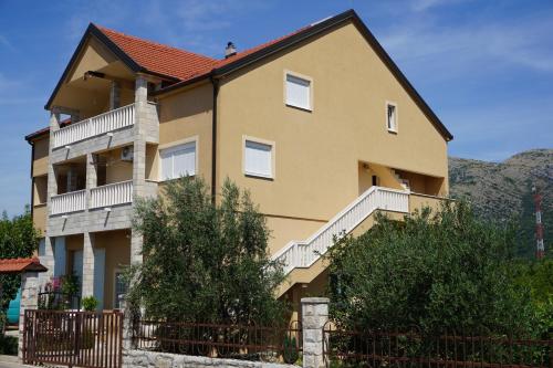 Budova, kde se apartmán nachází