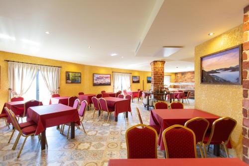 En restaurant eller et spisested på Hotel Cerro La Nina