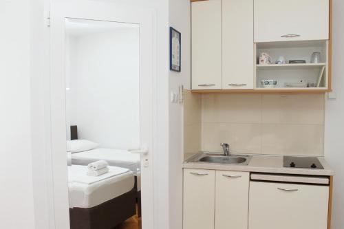 Køkken eller tekøkken på Mito Rooms and Apartments