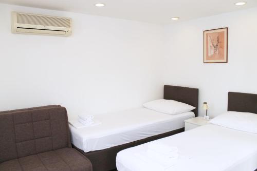 Mito Rooms and Apartments