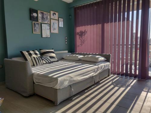 Llit o llits en una habitació de Elegant Bright Apartment with Acropolis view terrace