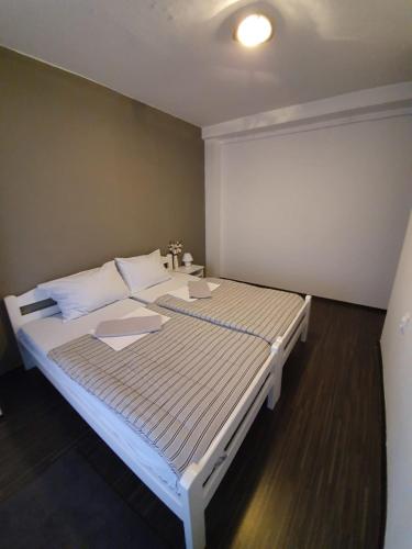 Ένα ή περισσότερα κρεβάτια σε δωμάτιο στο Rooms Nikola Rule Ostojic