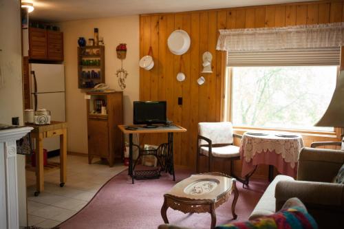 a living room with a table with a computer on it at A Taste of Alaska Lodge in Fairbanks