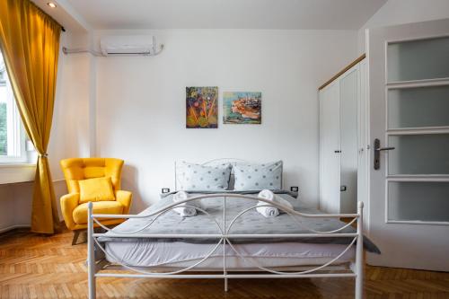 Llit o llits en una habitació de Apartment Korzo