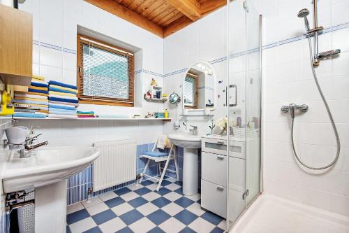 Koupelna v ubytování Landhaus Dora