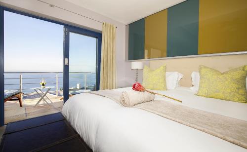 Postel nebo postele na pokoji v ubytování Magellans Hotel