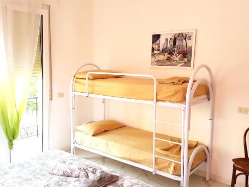 Katil atau katil-katil dalam bilik di Villa Sandra
