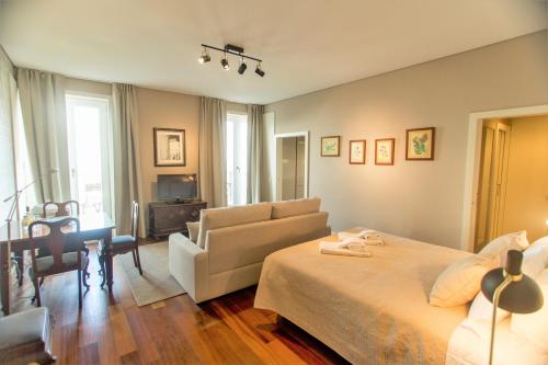 Cardosas Square Apartments by Porto City Hosts