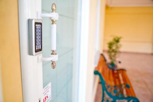 a close up of a door with a remote control at Nesto Athens Airport in Spáta