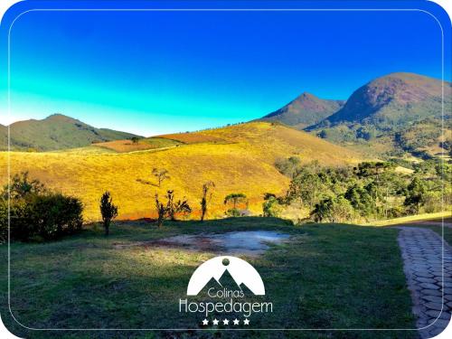 a picture of a field with mountains in the background at Hospedagem Colinas in Aiuruoca
