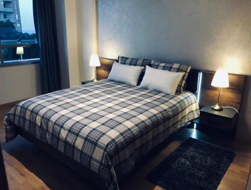מיטה או מיטות בחדר ב-Haut standing beach apartment