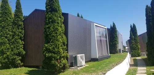a house in a garden with a tree at Bungalows Portuondo parking gratuito in Mundaka