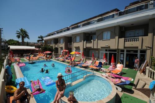 
a swimming pool filled with lots of people at Ozturk Apart Hotel in Marmaris

