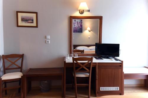 TV a/nebo společenská místnost v ubytování Hotel Achillion